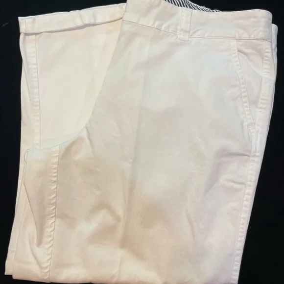 8 Pairs of Crown and Ivy Pants and Capris - Picture 12 of 14